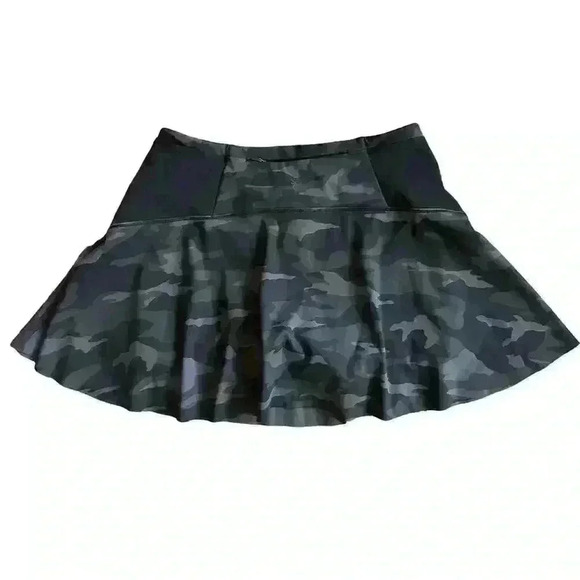NWOT Women’s Athleta Black Camo Match Point Tennis Golf Skort Size Small - Picture 2 of 5